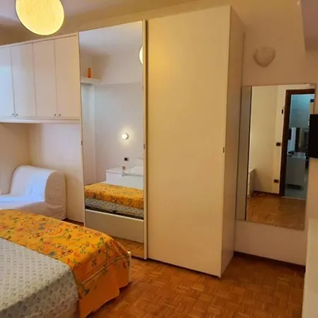 2 Bedrooms,Big Balcony,2 Air Conditioning,Near Sea شقة