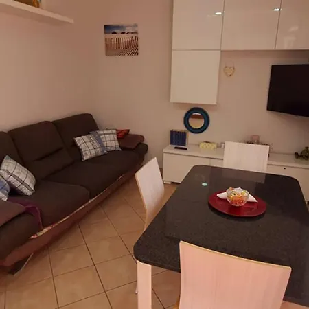 2 Bedrooms,Big Balcony,2 Air Conditioning,Near Sea *